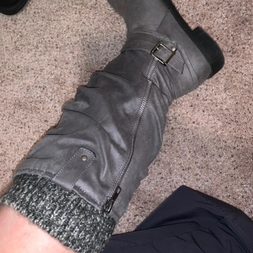 Gray boots - Picture 2 of 3